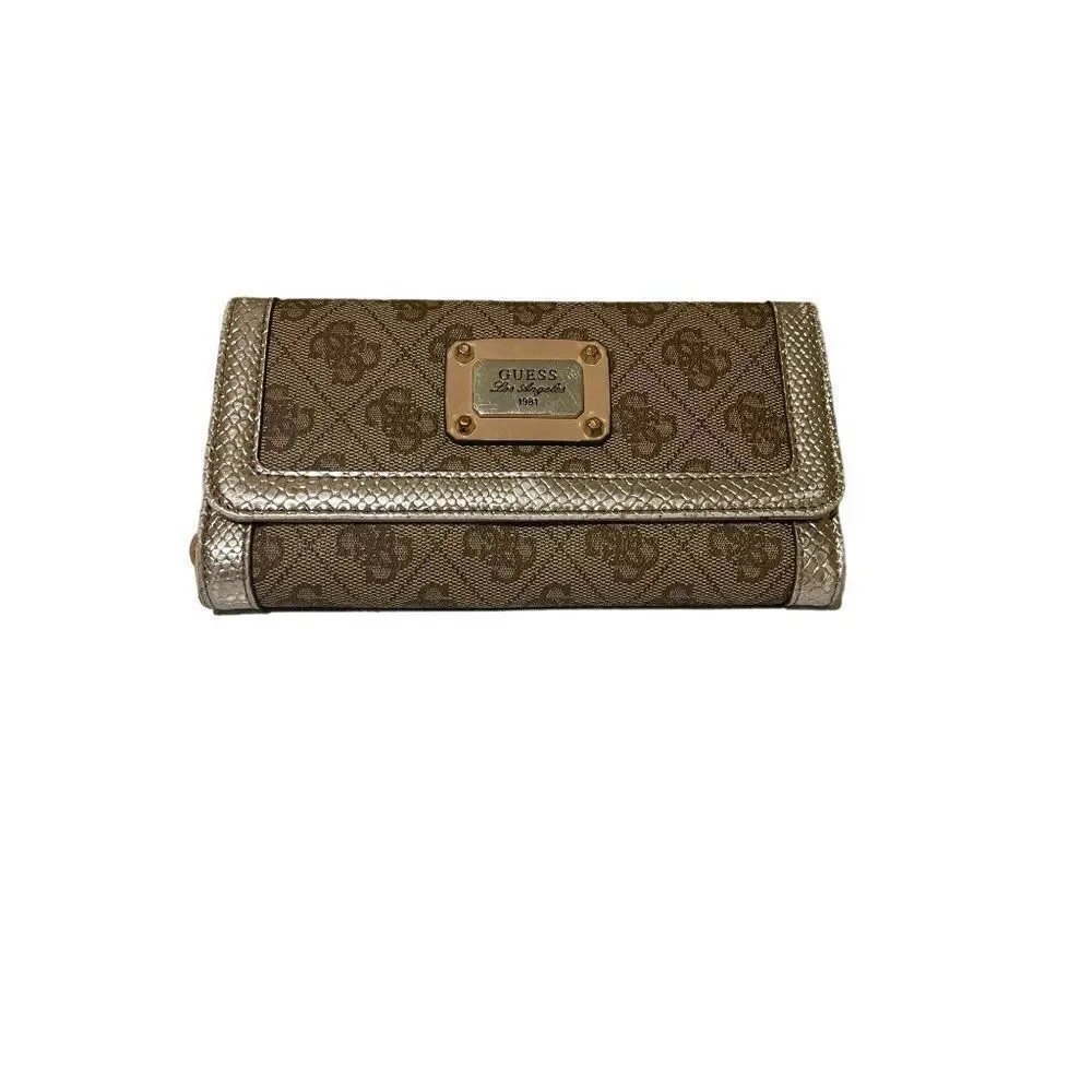 Guess Scatach Women's Signature With Matching Wallet